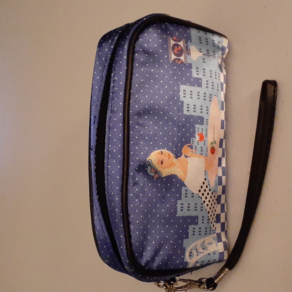 Pouch - Picture 1 of 6
